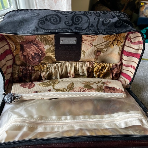 Brighton Weekend Travel Cosmetic Case - Picture 9 of 11